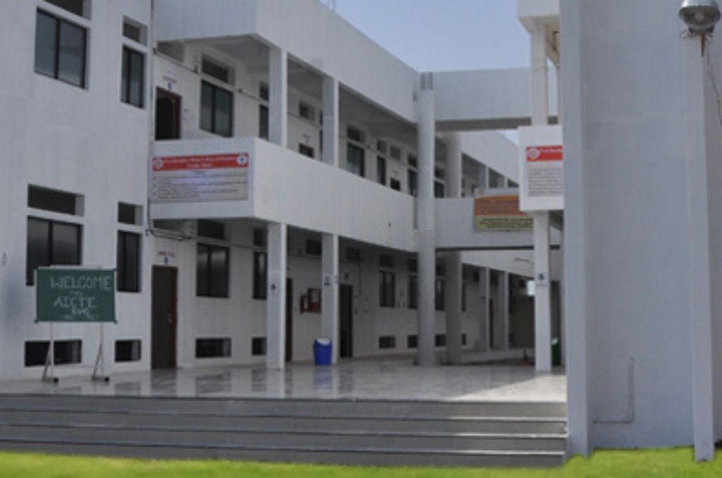 Prof. Ravindra Nikam College Of Pharmacy